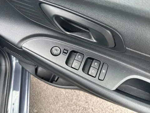 DY72EWC Hyundai i20 1.0T GDi 48V MHD SE Connect 5dr Thumbnail #24