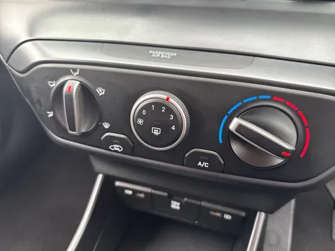 DY72EWC Hyundai i20 1.0T GDi 48V MHD SE Connect 5dr Thumbnail #36