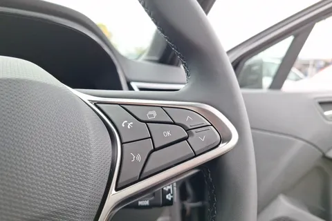 BG75OGZ Renault Clio 1.6 E-TECH full hybrid 145 Techno 5dr Auto Thumbnail #37