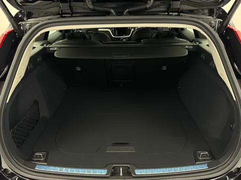 DN74VXH Volvo V60 2.0 T6 [350] PHEV Plus Dark 5dr AWD Auto Thumbnail #9