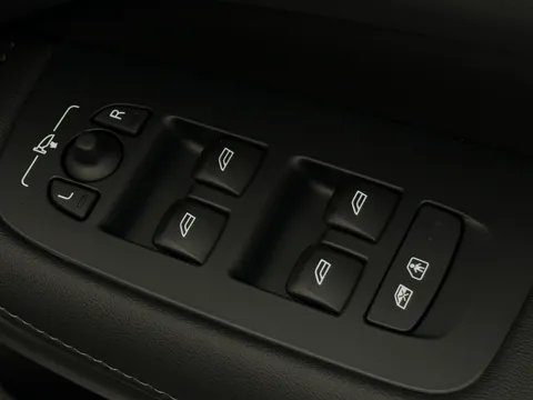 DN74VXH Volvo V60 2.0 T6 [350] PHEV Plus Dark 5dr AWD Auto Thumbnail #21