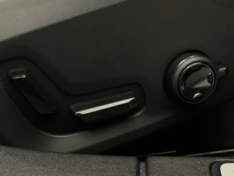 DN74VXH Volvo V60 2.0 T6 [350] PHEV Plus Dark 5dr AWD Auto Thumbnail #22