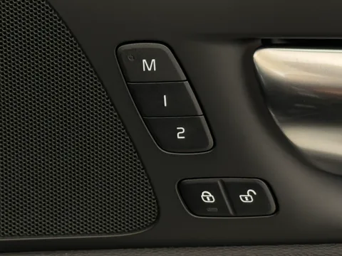 DN74VXH Volvo V60 2.0 T6 [350] PHEV Plus Dark 5dr AWD Auto Thumbnail #23