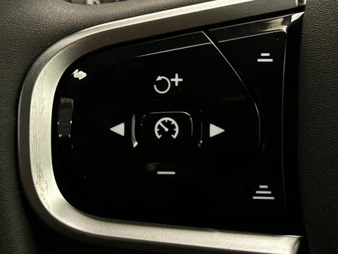 DN74VXH Volvo V60 2.0 T6 [350] PHEV Plus Dark 5dr AWD Auto Thumbnail #25