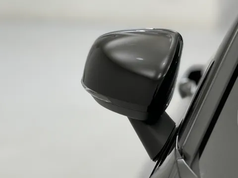 DN74VXH Volvo V60 2.0 T6 [350] PHEV Plus Dark 5dr AWD Auto Thumbnail #31