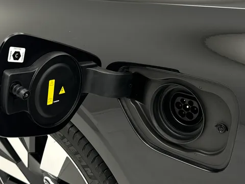 DN74VXH Volvo V60 2.0 T6 [350] PHEV Plus Dark 5dr AWD Auto Thumbnail #35