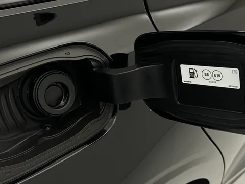 DN74VXH Volvo V60 2.0 T6 [350] PHEV Plus Dark 5dr AWD Auto Thumbnail #36