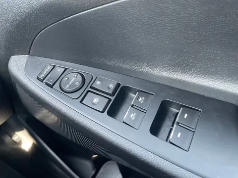 RY19BXL Hyundai Tucson 1.6 GDi Premium 5dr 2WD Thumbnail #18