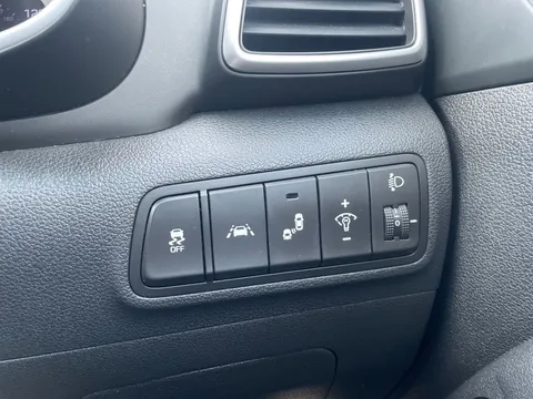 RY19BXL Hyundai Tucson 1.6 GDi Premium 5dr 2WD Thumbnail #19