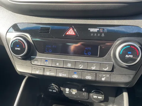 RY19BXL Hyundai Tucson 1.6 GDi Premium 5dr 2WD Thumbnail #20