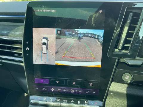 DX74OYH Renault Austral E-Tech FHEV Iconic Esprit Alpine 5dr Auto Thumbnail #10