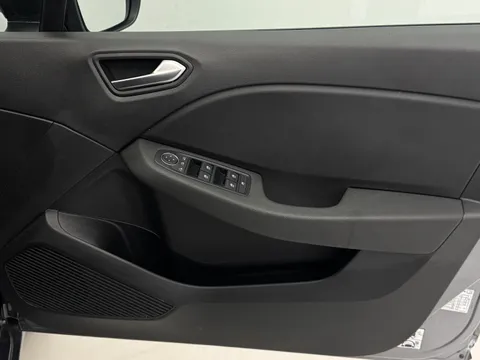 DV24OTH Renault Clio 1.0 TCe 90 Evolution 5dr Thumbnail #17