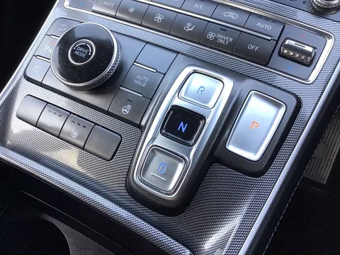 13 of 40 for HYUNDAI SANTA FE 1.6 TGDi Hybrid Premium 5dr Auto - ZERO DEPOSIT FINANCE & CASHBACK AVAILABLE