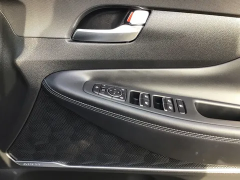 19 of 40 for HYUNDAI SANTA FE 1.6 TGDi Hybrid Premium 5dr Auto - ZERO DEPOSIT FINANCE & CASHBACK AVAILABLE