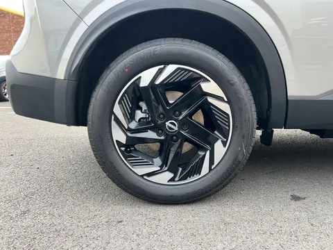 DN75EDU Nissan Qashqai 1.5 E-Power Acenta Premium 5dr Auto Thumbnail #10