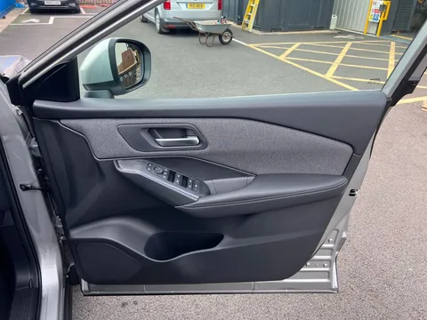 DN75EDU Nissan Qashqai 1.5 E-Power Acenta Premium 5dr Auto Thumbnail #19