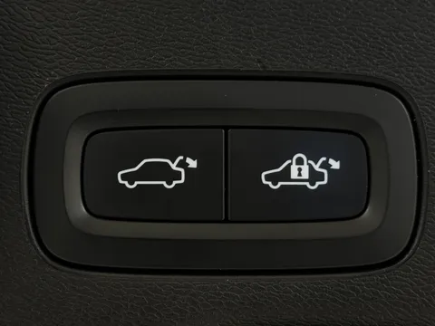 YY22ORF Volvo XC60 2.0 B4D R DESIGN 5dr AWD Geartronic Thumbnail #24