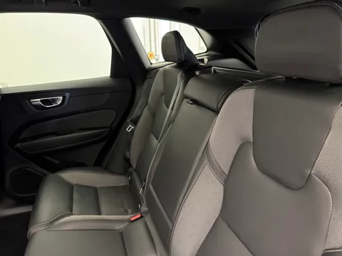 YY22ORF Volvo XC60 2.0 B4D R DESIGN 5dr AWD Geartronic Thumbnail #11