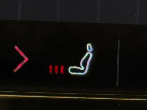 YY22ORF Volvo XC60 2.0 B4D R DESIGN 5dr AWD Geartronic Thumbnail #23