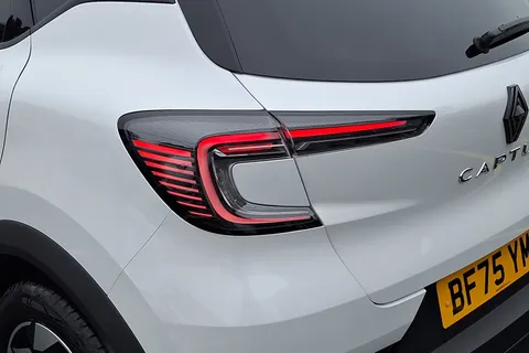 BF75YMO Renault Captur 1.6 E-Tech Full Hybrid 145 Techno 5dr Auto Thumbnail #17
