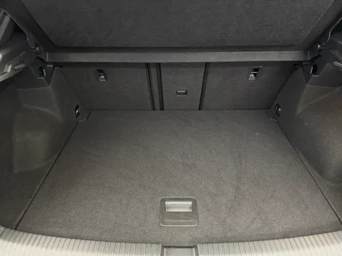 KO19UZM Volkswagen T-Roc 2.0 TDI R-Line 5dr Thumbnail #26