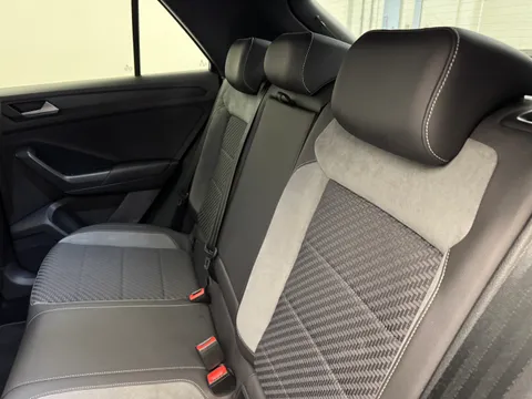 KO19UZM Volkswagen T-Roc 2.0 TDI R-Line 5dr Thumbnail #27