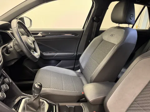 KO19UZM Volkswagen T-Roc 2.0 TDI R-Line 5dr Thumbnail #12