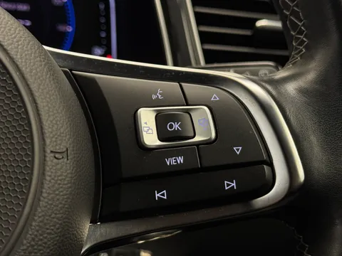 KO19UZM Volkswagen T-Roc 2.0 TDI R-Line 5dr Thumbnail #18