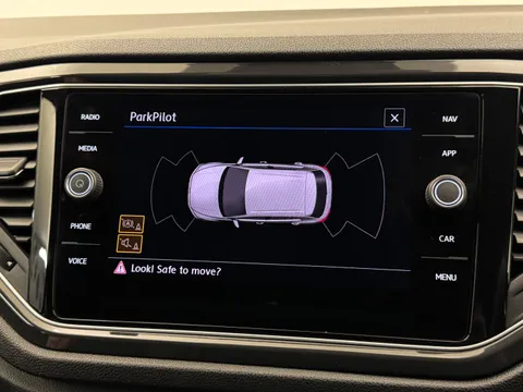 KO19UZM Volkswagen T-Roc 2.0 TDI R-Line 5dr Thumbnail #22