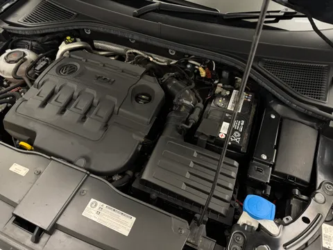 KO19UZM Volkswagen T-Roc 2.0 TDI R-Line 5dr Thumbnail #28