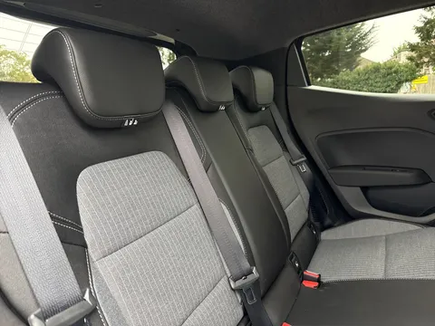 BG75LLM Renault Clio 1.6 E-TECH full hybrid 145 Techno 5dr Auto Thumbnail #15