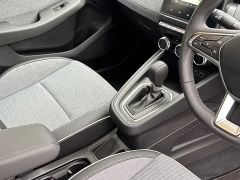 BG75LLM Renault Clio 1.6 E-TECH full hybrid 145 Techno 5dr Auto Thumbnail #16