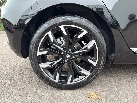 BG75LLM Renault Clio 1.6 E-TECH full hybrid 145 Techno 5dr Auto Thumbnail #32