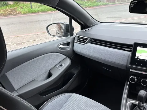 BG75LLM Renault Clio 1.6 E-TECH full hybrid 145 Techno 5dr Auto Thumbnail #17