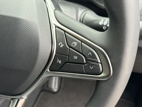 BG75LLM Renault Clio 1.6 E-TECH full hybrid 145 Techno 5dr Auto Thumbnail #14