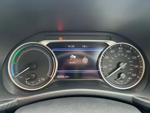 YH73XHE Nissan Juke 1.6 Hybrid Tekna 5dr Auto Thumbnail #14