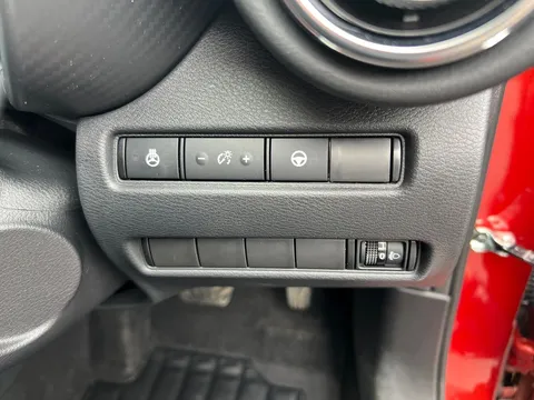 YH73XHE Nissan Juke 1.6 Hybrid Tekna 5dr Auto Thumbnail #24