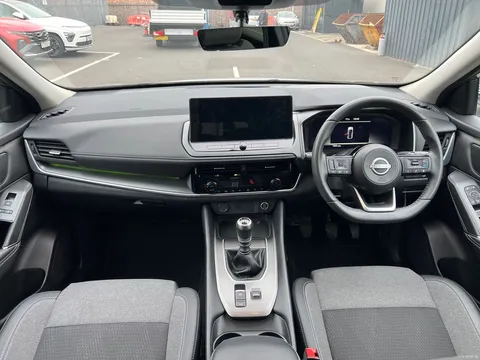 DX74XJH Nissan Qashqai 1.3 DiG-T MH N-Connecta 5dr Thumbnail #13
