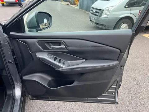 DX74XJH Nissan Qashqai 1.3 DiG-T MH N-Connecta 5dr Thumbnail #19