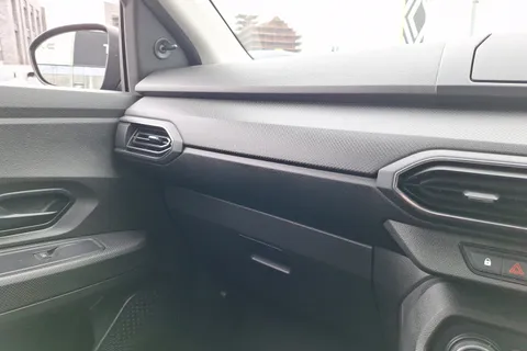 BP71PHA Dacia Sandero 1.0 SCe Essential 5dr Thumbnail #40
