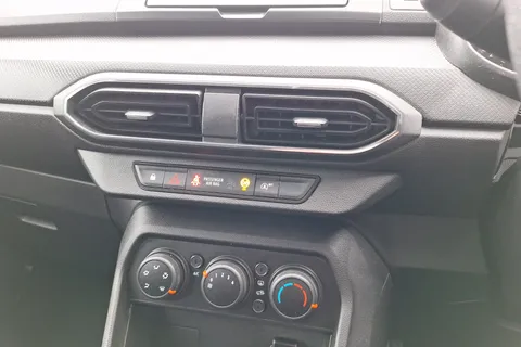 BP71PHA Dacia Sandero 1.0 SCe Essential 5dr Thumbnail #39