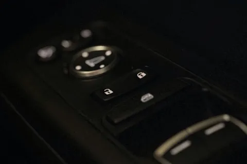 DK75NWA Honda CR-V 2.0 eHEV Advance 5dr eCVT Thumbnail #26