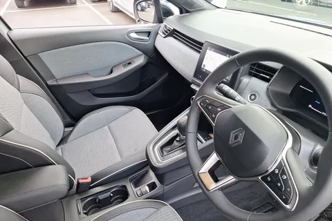 BG75OHF Renault Clio 1.6 E-TECH full hybrid 145 Techno 5dr Auto Thumbnail #13