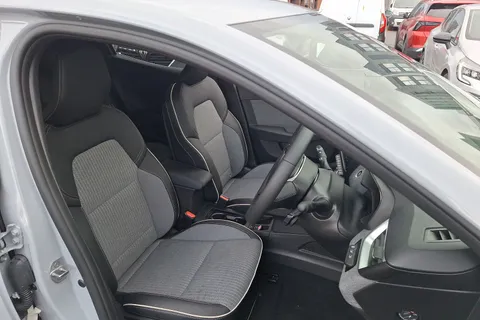 BG75OHF Renault Clio 1.6 E-TECH full hybrid 145 Techno 5dr Auto Thumbnail #35