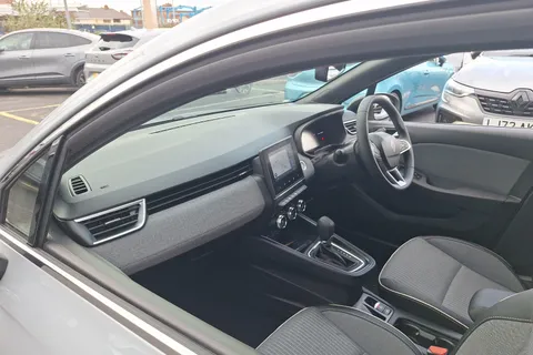 BG75OHF Renault Clio 1.6 E-TECH full hybrid 145 Techno 5dr Auto Thumbnail #30