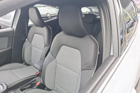 BG75OHF Renault Clio 1.6 E-TECH full hybrid 145 Techno 5dr Auto Thumbnail #29