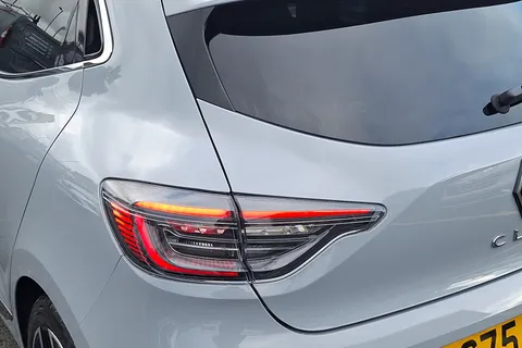 BG75OHF Renault Clio 1.6 E-TECH full hybrid 145 Techno 5dr Auto Thumbnail #17