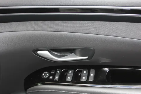 BG71RKN Hyundai Tucson 1.6 TGDi Hybrid 230 Premium 5dr 2WD Auto Thumbnail #17