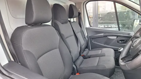 HT72PCU Renault Trafic LL30 Blue dCi 130 Business+ Van Thumbnail #22