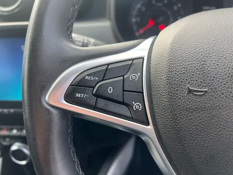 DY72VGA Dacia Duster 1.0 TCe 100 Bi-Fuel Prestige 5dr Thumbnail #16